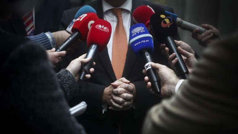 O diretor da Entidade Reguladora da Comunicação Social defende o poder dos diretores de jornais nas decisões sobre a cobertura das campanhas eleitorais