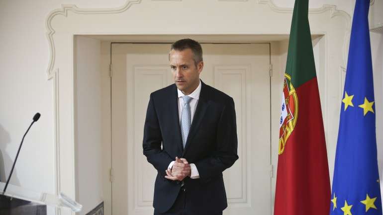 Sérgio Monteiro volta a avisar: sem privatização terá de haver reestruturação