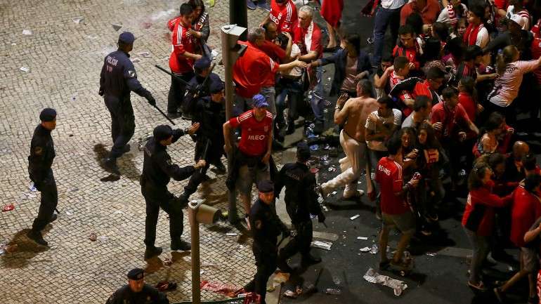 Foi dada uma ordem superior para que não usassem o equipamento durante a operação policial montada para a festa do bicampeonato do Benfica