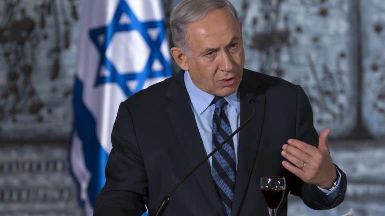 Benjamin Netanyahu anulou a proibição imposta aos palestinianos de utilizarem os mesmos autocarros que os colonos judeus