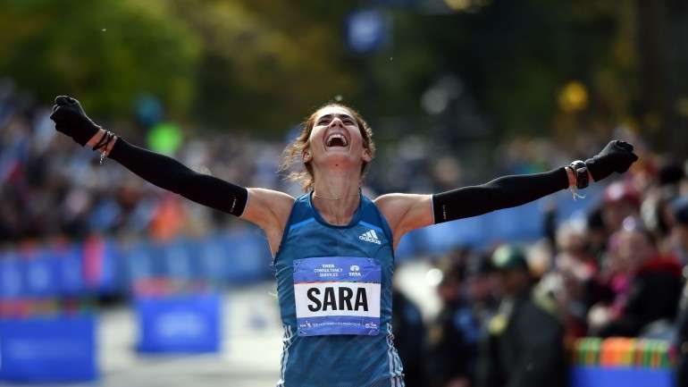 Sara Moreira acabou a primeira maratona em que participou no terceiro lugar. Foi em Nova Iorque. No domingo conseguiu o segundo lugar na maratona de Praga e alcançou a terceira melhor marca de sempre de atletas portuguesas