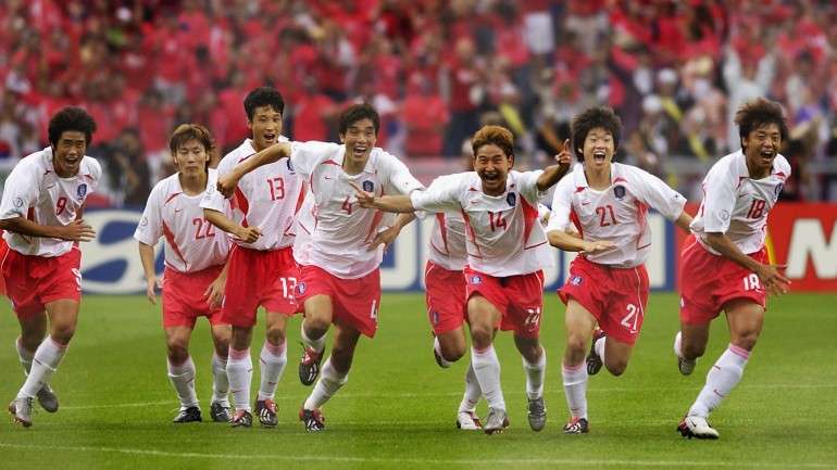 Coreia do Sul comemora a vitória sobre a Espanha nos quartos de final do Mundial de 2002