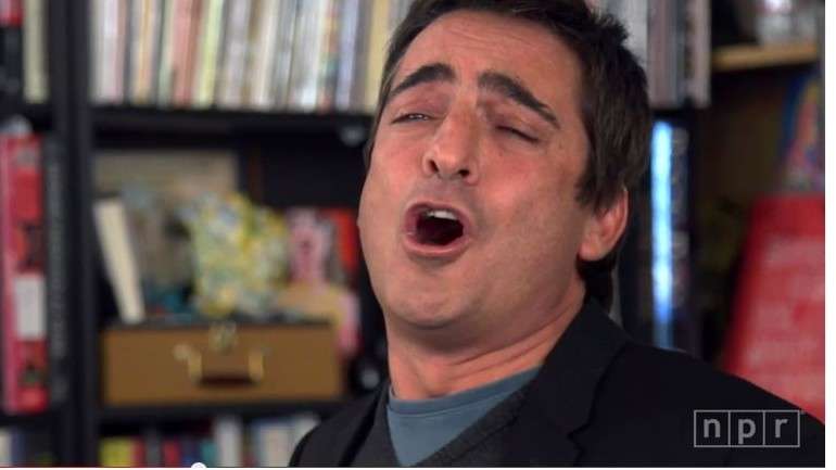 Os Tiny Desks Concerts é um dos showcases mais seguidos no mundo. Já contou com a presença de importantes figuras da música atual, como Adele, Moby, Cranberries e The National