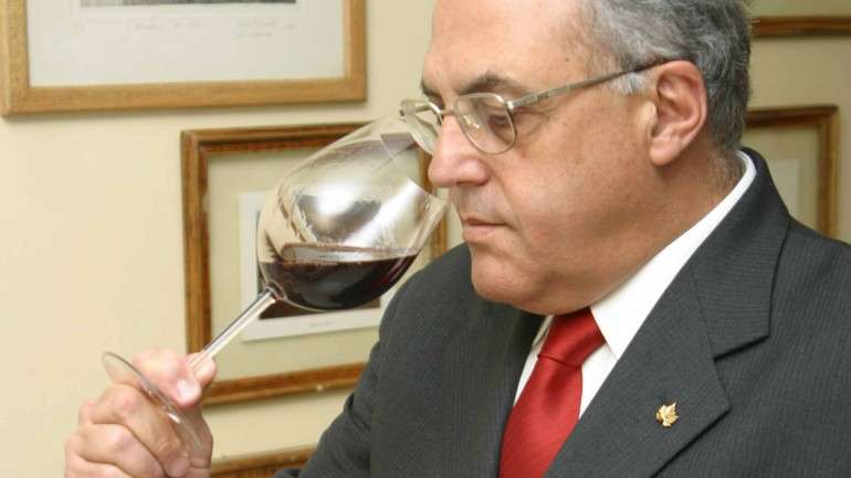 Carlos Cabral é o autor do livro "Dicionário Ilustrado do Vinho do Porto"