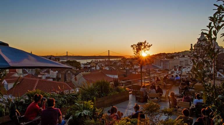 Na mais improvável das localizações, o Park fica no alto do parque de estacionamento da Calçada do Combro.