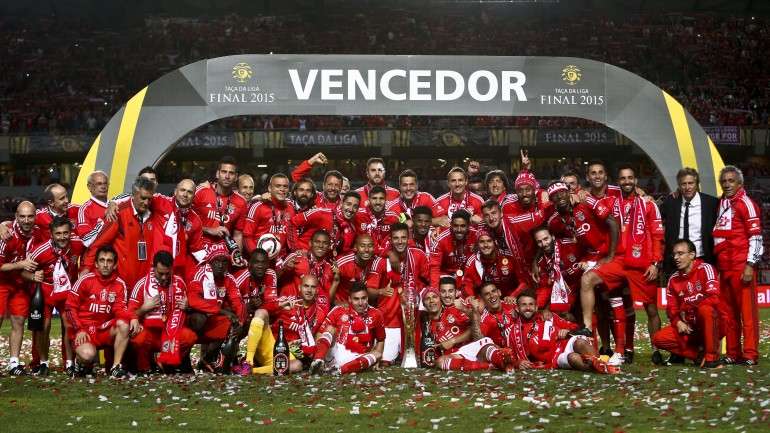Jonas marcou o primeiro, Ola John fez o segundo e o Benfica acabou com a sexta Taça da Liga conquistada