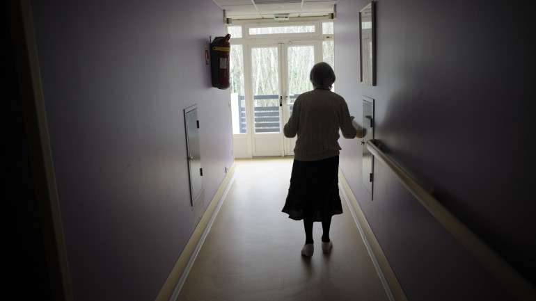 Uma melhor dieta alimentar e a prática de exercício regular podem retardar o aparecimento de Alzheimer