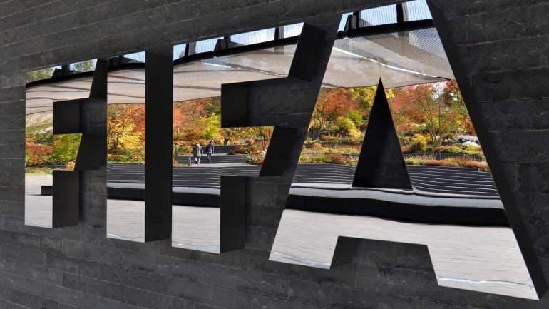Whittingdale apelou ainda aos patrocinadores e parceiros financeiros da FIFA a refletirem se "pretendem ficar ligadas a uma organização desacreditada e envolta em escândalos"