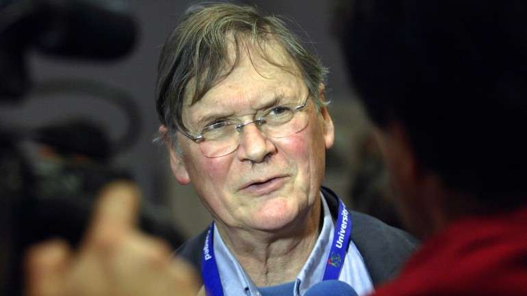 Tim Hunt desculpou-se pelas palavras que dirigiu às mulheres, quando afirmou que devia haver separação de géneros em laboratórios