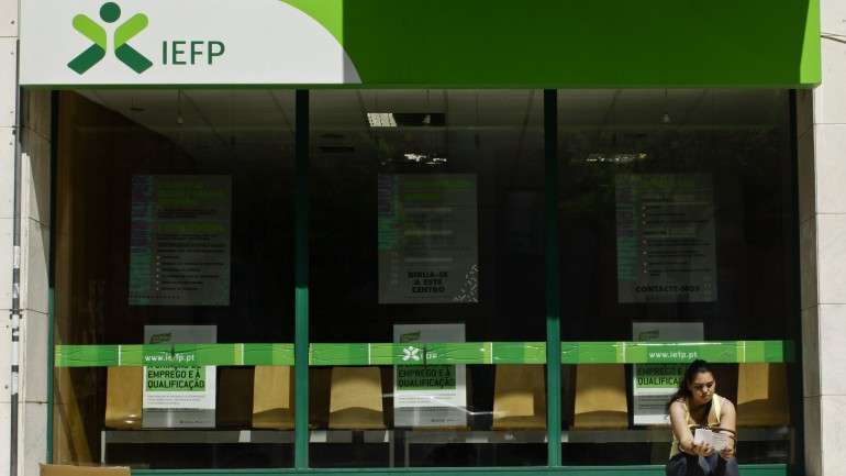 "Todos os contactos com origem no IEFP são sempre efetuados através de SMS pelo número 12 689, ou, se o contacto for por email, este terá obrigatoriamente a extensão @iefp.pt".