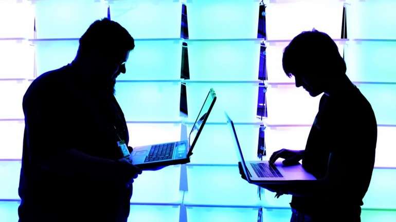 Desconhece-se quem está por trás do ciberataque, mas proliferam rumores que atribuem a autoria a piratas informáticos chineses
