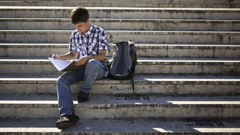 A nível nacional, a situação dos alunos inscritos ao fim de um ano apontava para uma taxa de permanência no mesmo curso de 79,5%