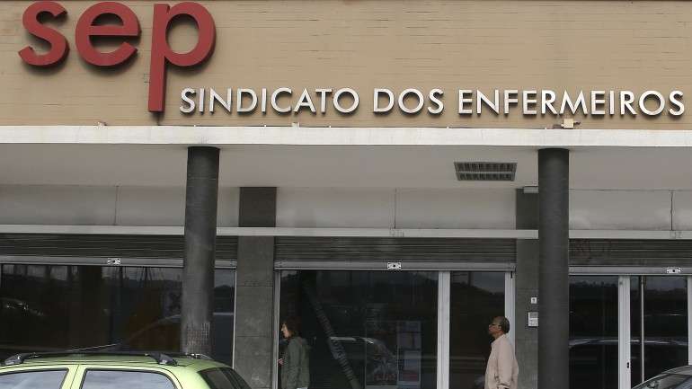 Os enfermeiros reconheceram que tem havido "um volume razoável" de enfermeiros admitidos, mas lembram que continua a ser insuficiente para as necessidades