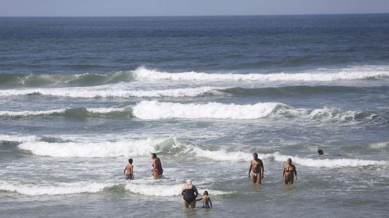 A Praia da Costa Nova, no concelho de Ílhavo, foi uma das praias onde, entre segunda e quarta-feira, esteve proibida a prática do surf. A outra foi a Praia da Barra