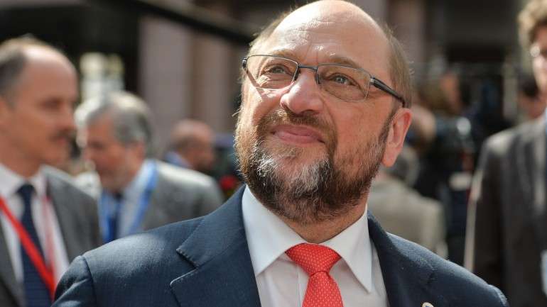 Nas discussões no PE foram apresentadas mais de 200 alterações ao diploma e vários pedidos de votação por parte. Schulz decidiu adiar as votações
