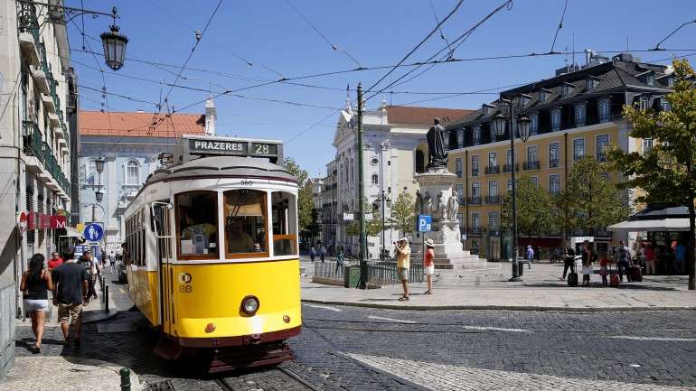 Há aplicações que contam a história da cidade e outras que dão a conhecer as melhores tascas.