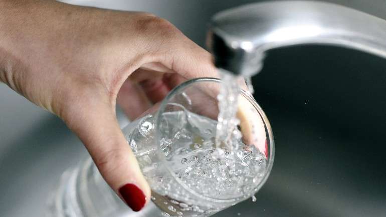A mulher tinha adquirido um pacote de meia-pensão, sem bebidas incluídas, por mais de cinco mil euros