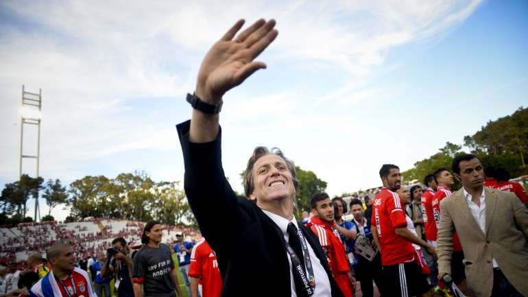 Jorge Jesus vai-se embora do Benfica ao fim de seis temporadas e 10 títulos (três campeonatos, uma Taça de Portugal, cinco Taças da Liga e uma Super Taça) conquistados