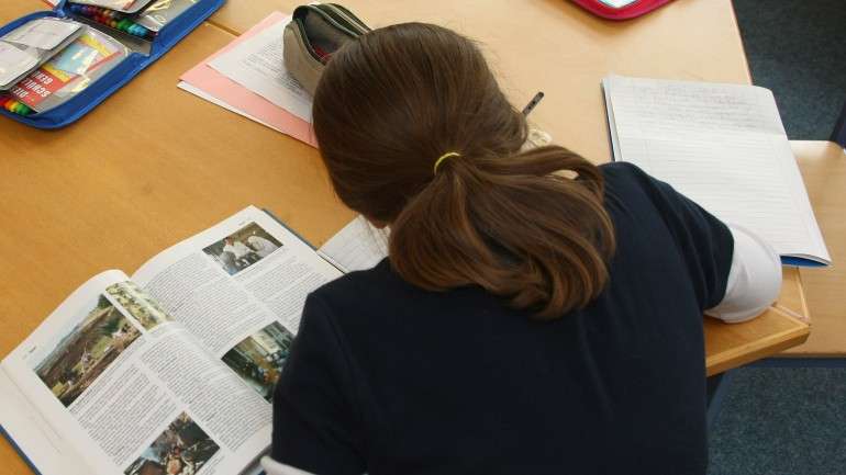 Os exames nacionais começaram esta segunda-feira para os estudantes do 9º, 11º e 12º anos