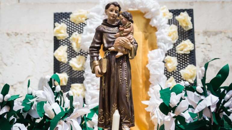 A tradição dos tronos de Santo António surgiu no século XVIII