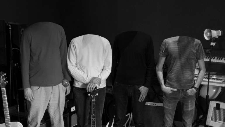 Da esquerda para a direita: António Serginho, Nico Tricot, Eduardo Silva e Manel Cruz. Eis os Estação de Serviço, sem cabeças