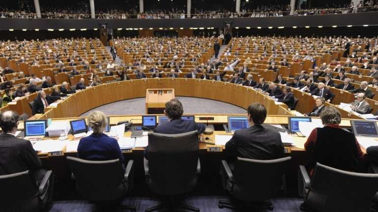 O relatório foi aprovado, em Bruxelas, com 464 votos a favor, 131 votos contra e 19 abstenções