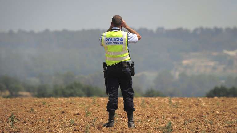 A polícia encontrou os corpos no município de Pontons a 108 quilómetros da cidade de Barcelona