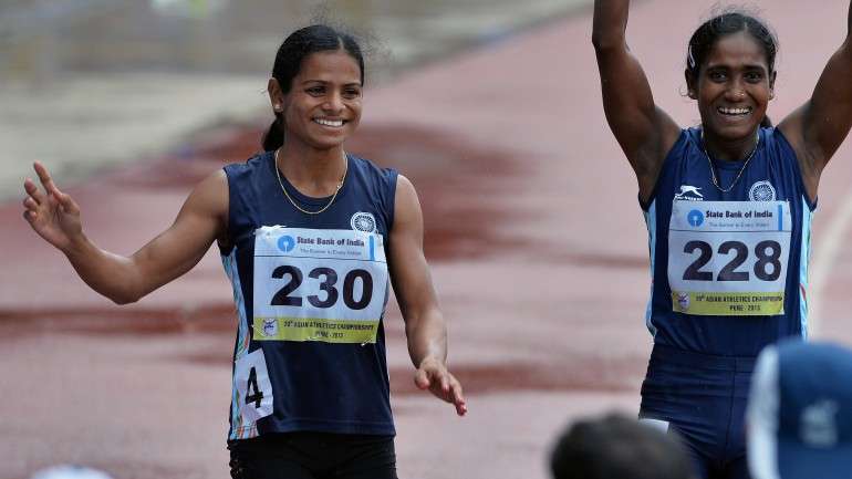 Dutee Chand à esquerda