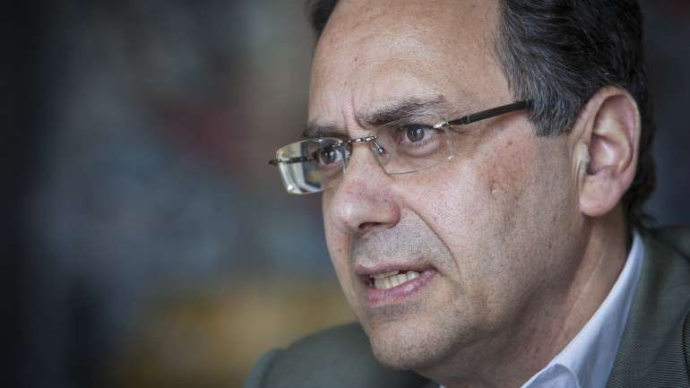O PS quer proteger-se da colagem ao Governo de Tsipras e demarcar-se das propostas dos credores