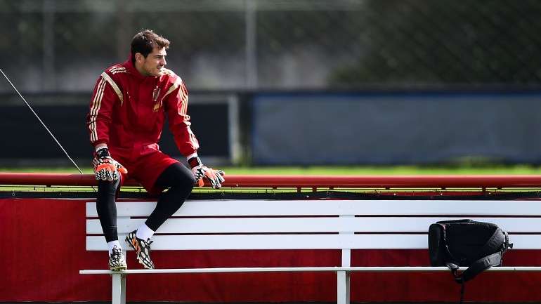 Iker Casillas assinou este sábado com o FC Porto