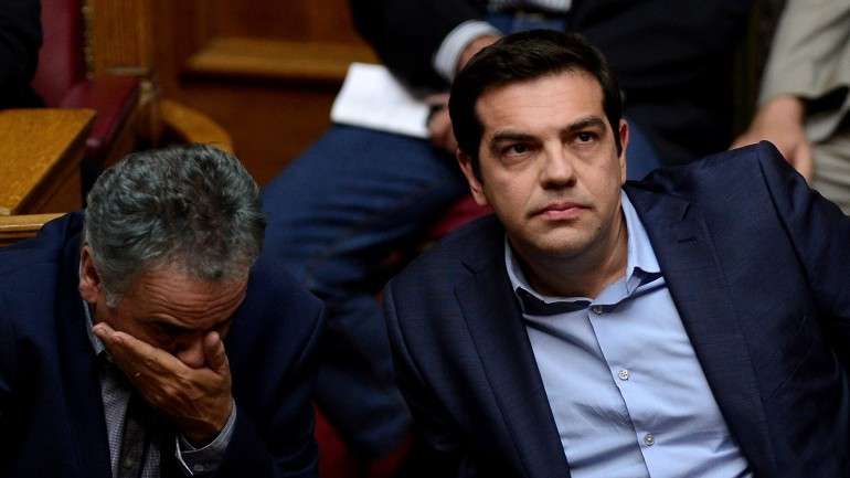 "Na verdade nós fizemos escolhas difíceis e agora temos de nos adaptar à nova situação", diz Tsipras.