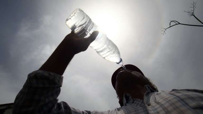 As temperaturas máximas poderão chegar a valores entre os 38ºC e os 42ºC nas regiões do interior