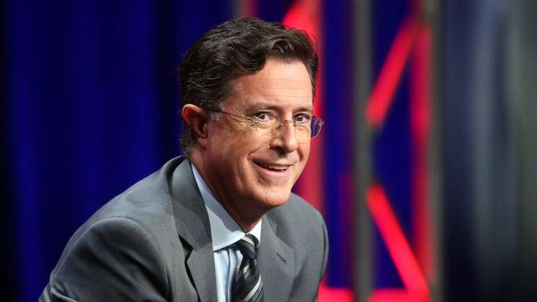 Stephen Colbert está ansioso. "Quero tanto fazer piadas sobre o Donald Trump e não tenho sítio", diz