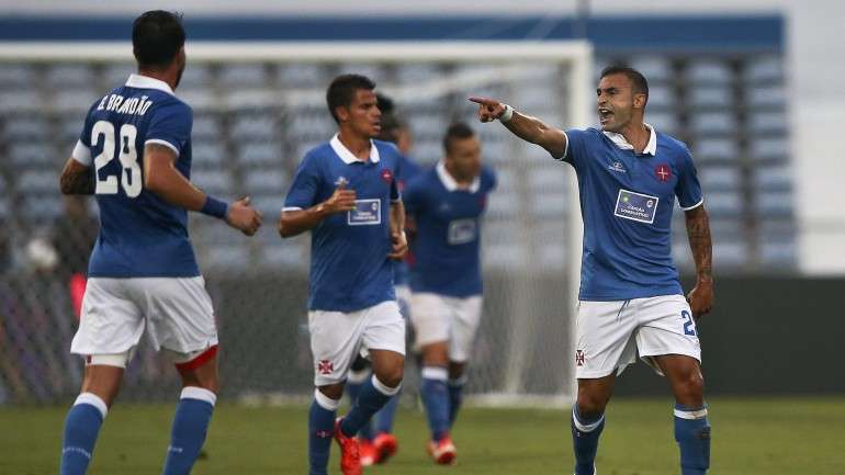 O Belenenses arrancou a temporada sem patrocinador principal. No primeiro encontro da época, frente ao IFK Gotemburgo, na pré-eliminatória da Liga Europa, tinha apenas um anúncio ao cartão de combustível do clube na camisola