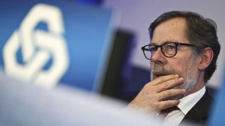 A redução do número de colaboradores, via pré-reformas, e de agência, também faz parte do menu imposto por Bruxelas