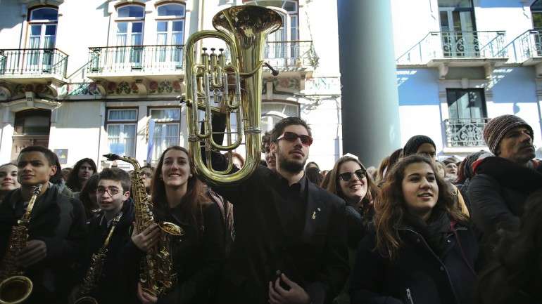 Professores do ensino artístico estão com meses de salários em atraso em várias escolas do país