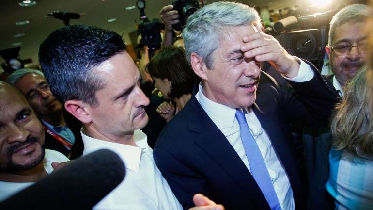Defesa de José Sócrates prepara-se para ter acesso à totalidade das provas reunidas contra si com o apoio do juiz Rui Rangel. Ex-primeiro-ministro vai ter acesso aos depoimentos e às interceções telefonicas de que foi alvo