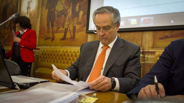 Gestão liderada por Fernando Ulrich tem de apresentar e implementar uma solução para cumprir prazo do BCE