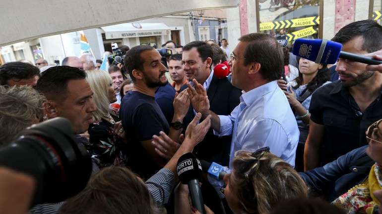 O debate hoje fez-se na rua e durou mais de 15 minutos