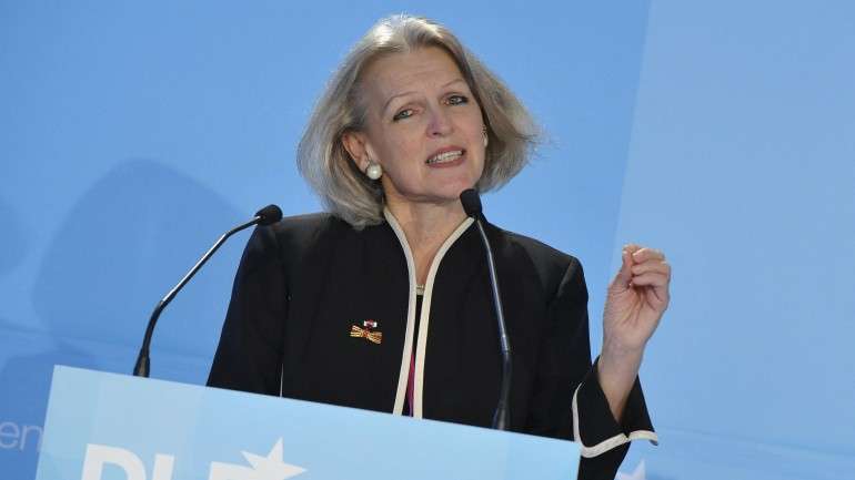 Candace Johnson cofundou o Société Européenne des Satellites em 1985