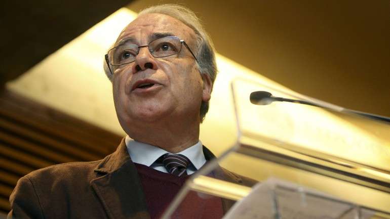 Carvalho da Silva fala ainda de "poderes fortes da sociedade portuguesa" que cozinharam durante anos a candidatura de Marcelo
