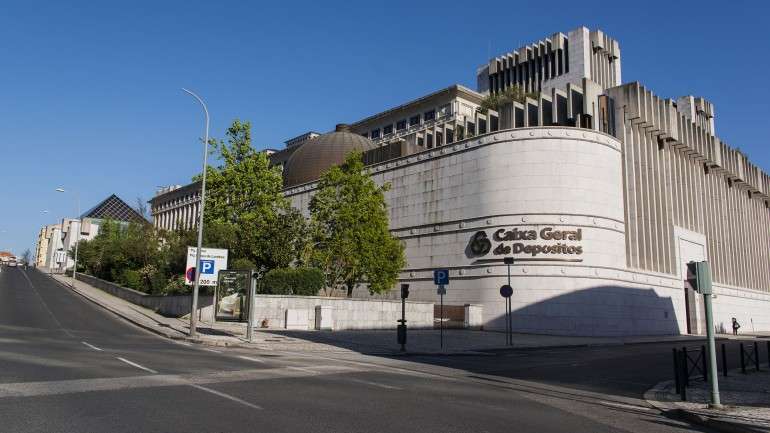 Nos últimos anos, o banco tem estado num processo de reestruturação, com emagrecimento a estrutura e saídas de centenas trabalhadores, que vai continuar