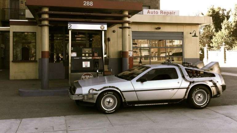 O carro, que funcionava como máquina de viajar no tempo, apareceu nos três filmes de Robert Zemeckis