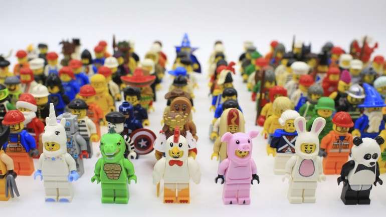Legos, blocos de construção ou jogos digitais: que tipo de brinquedos é que as crianças devem ter?