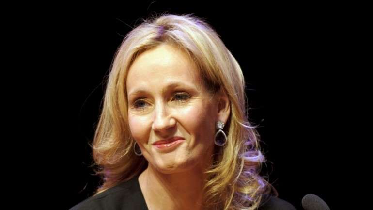 J.K. Rowling interage frequentemente com os fãs da saga Harry Potter no Twitter