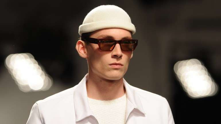 Já em janeiro de 2013, os modelos do desfile de Richard Nicoll não tiveram vergonha de mostrar as orelhas.