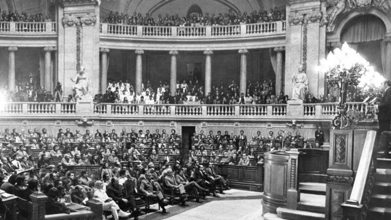 No próximo dia 19 de novembro, Jorge Miranda, Pedro Roseta, Inácia Rezzola e David Castano vão discutir o "Impacto do 25 de novembro na Assembleia Constituinte" na Universidade Católica de Lisboa.