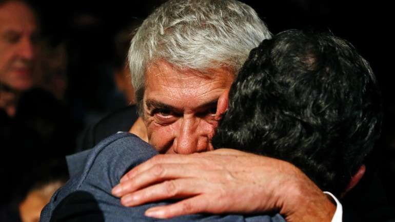 Sócrates sempre alegou que os empréstimos recebidos por Santos Silva tinham a ver com um período de grandes dificuldades económicas, mas, já com o antigo líder socialista como primeiro-ministro, as férias eram pagas com dinheiro da conta do amigo Santos Silva. Para o Ministério Público, esta situação faz cair a tese do antigo governante.