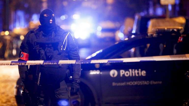 Confrontada com esta situação, Schepmans explicou-se: "O que é que era suposto eu fazer com eles? Não é o meu trabalho localizar possíveis terroristas (...) essa é a responsabilidade da polícia federal".