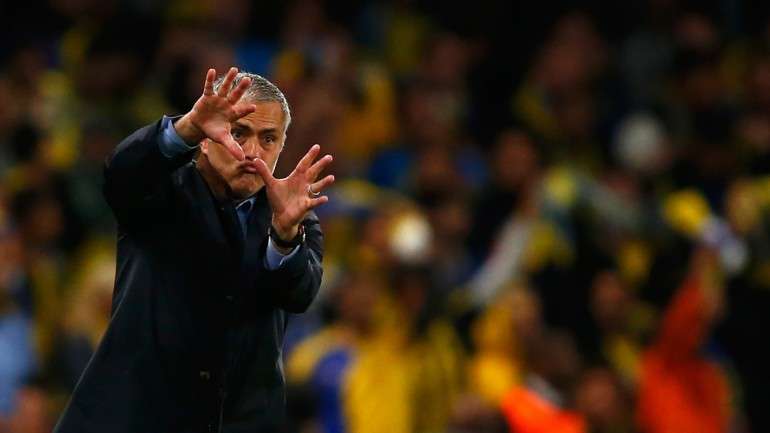 Oito derrotas em 18 jogos e Mourinho a admitir que está a passar pelo pior momento da carreira, depois de 12 anos em que ganhou 22 títulos
